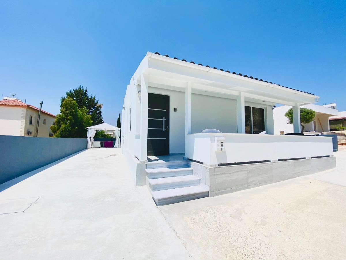 Sandy Bay Villa Ayia Napa Exteriör bild
